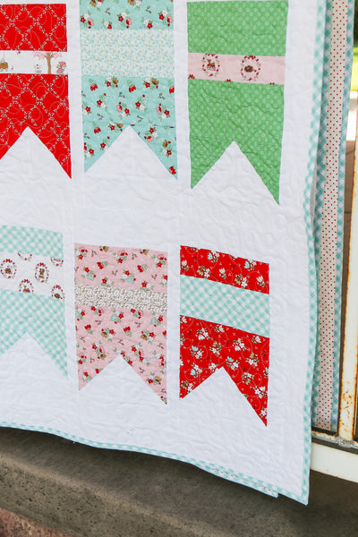 Twin Summer Bunting Quilt
